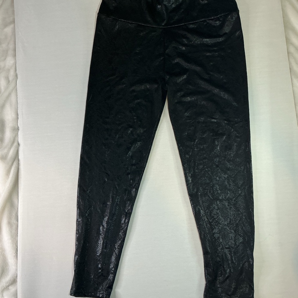 Women’s XXL Snake skin print Black Shiny Leggings